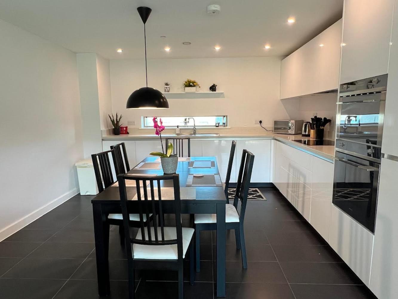 Cambridge Stays - Apartment At Addenbrooke Hospital And Bio Campus - Free Private Parking Ngoại thất bức ảnh